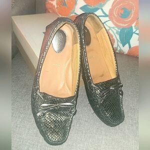 Clarks leather loafers sz 9